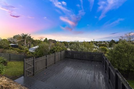 Photo of property in 25 Donovan Avenue, Massey, Auckland, 0614