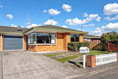 Photo of property in 4 Edgecombe Court, Roslyn, Palmerston North, 4414