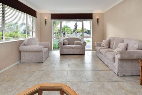 Photo of property in 52 Grovenor Drive, Orewa, 0931