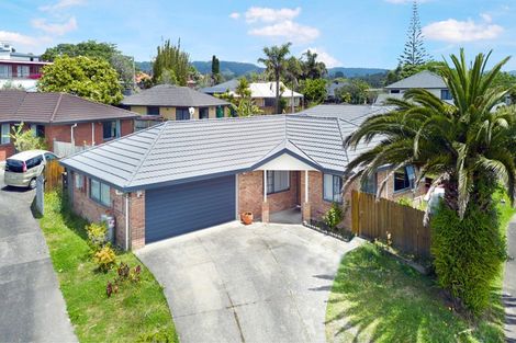 Photo of property in 18 Plumstead Rise, Glen Eden, Auckland, 0602