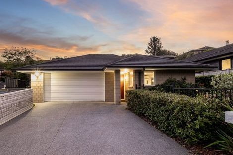 Photo of property in 27 Mooring Close, Whitby, Porirua, 5024