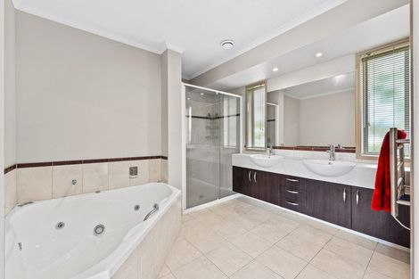 Photo of property in 175 Oraha Road, Kumeu, 0892