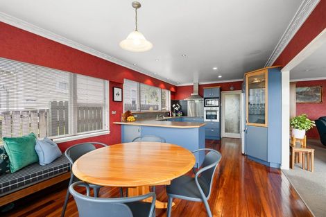 Photo of property in 329 Devon Street West, New Plymouth, 4310