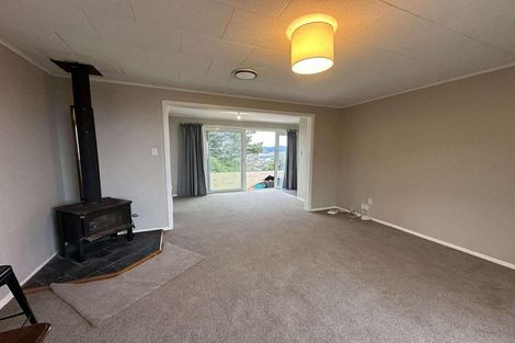 Photo of property in 52 Ruskin Road, Newlands, Wellington, 6037