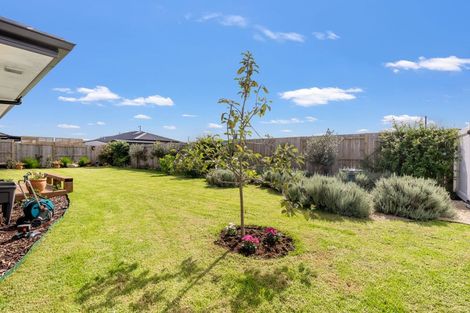 Photo of property in 4 Te Taniwha Road, One Tree Point, 0118