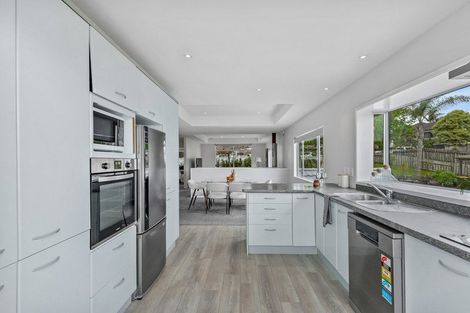 Photo of property in 5 Oystergrove Road, West Harbour, Auckland, 0618