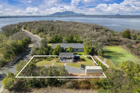 Photo of property in 8 Parawera Drive, Acacia Bay, Taupo, 3330