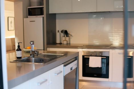 Photo of property in 94b Aikmans Road, Merivale, Christchurch, 8014