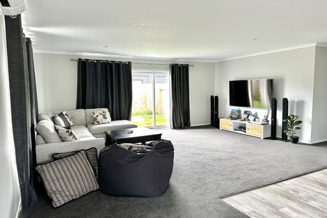 Photo of property in 32 Grovedale Square, Wainuiomata, Lower Hutt, 5014