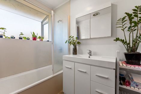 Photo of property in 1/11a Agincourt Street, Glenfield, Auckland, 0629