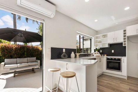 Photo of property in 2/33 Hattaway Avenue, Bucklands Beach, Auckland, 2012