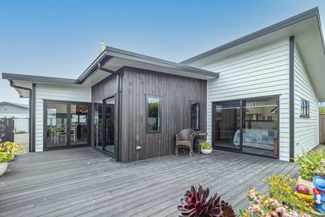 Photo of property in 10a Queenwood Road, Levin, 5510
