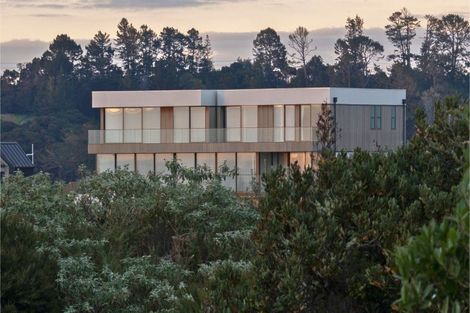 Photo of property in 15 Ridgelea Road, Long Bay, 0792