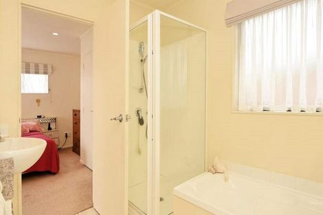 Photo of property in 143 Colwill Road, Massey, Auckland, 0614