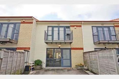 Photo of property in Tuscany Way, 3/3 Ambrico Place, New Lynn, Auckland, 0600