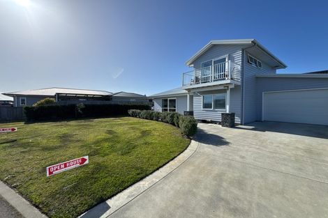 Photo of property in 6 Snappers Lane, Foxton Beach, Foxton, 4815