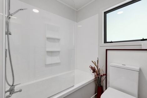 Photo of property in 31 Beaumont Crescent, Frankleigh Park, New Plymouth, 4310