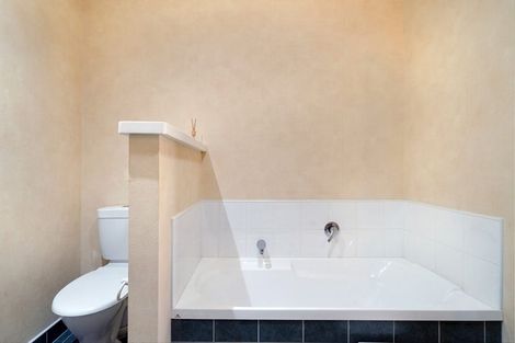 Photo of property in 10 Dainton Place, New Lynn, Auckland, 0600