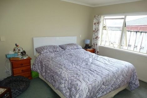 Photo of property in 13 Russett Grove, Henderson, Auckland, 0612