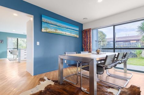 Photo of property in 21 Kanawa Street, Waikanae, 5036