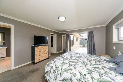 Photo of property in 46 Peter Hall Drive, Kelvin Grove, Palmerston North, 4414