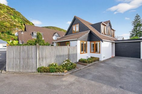 Photo of property in 2/130 Muritai Road, Eastbourne, Lower Hutt, 5013