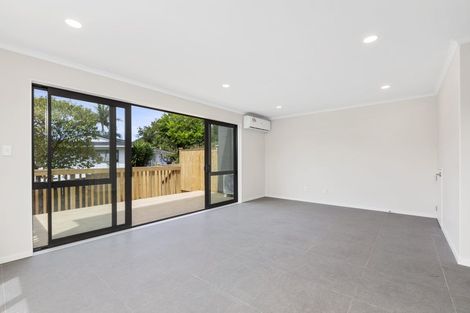 Photo of property in 10a Neilon Place, Northcross, Auckland, 0632