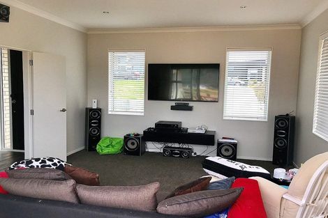 Photo of property in 92 Pohutukawa Parade, Riverhead, 0820