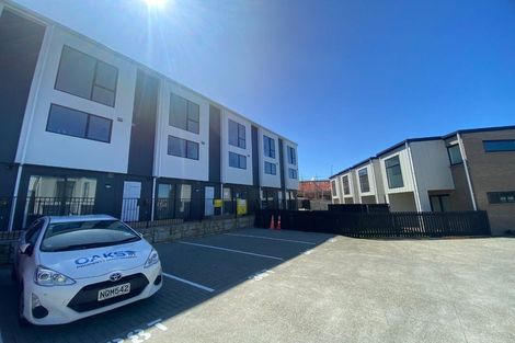 Photo of property in 2 Mikoikoi Crescent, Mangere Bridge, Auckland, 2022