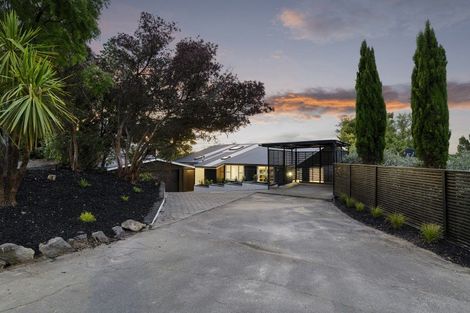 Photo of property in 18 Dyers Pass Road, Cashmere, Christchurch, 8022