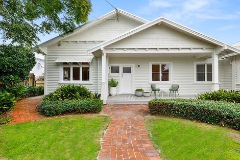 Photo of property in 66 Paynters Avenue, Strandon, New Plymouth, 4312