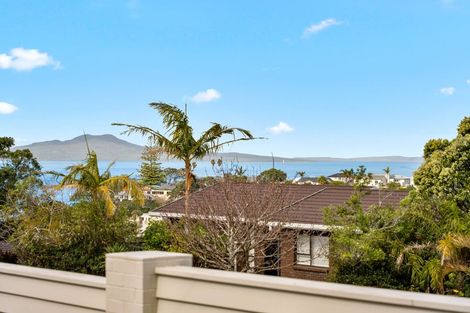 Photo of property in 1/30 Montgomery Avenue, Rothesay Bay, Auckland, 0630