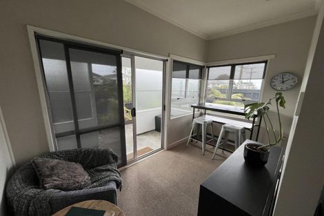 Photo of property in 21 Belt Road, Moturoa, New Plymouth, 4310