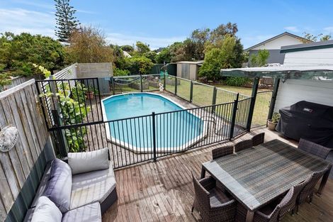Photo of property in 33 Olive Terrace, Paraparaumu Beach, Paraparaumu, 5032