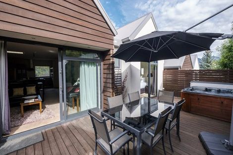 Photo of property in 8a Hallenstein Street, Queenstown, 9300