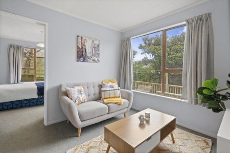 Photo of property in 15a Kereru Bend, Tawa, Wellington, 5028