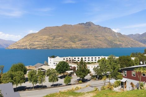 Photo of property in 10 Sainsbury Road, Fernhill, Queenstown, 9300