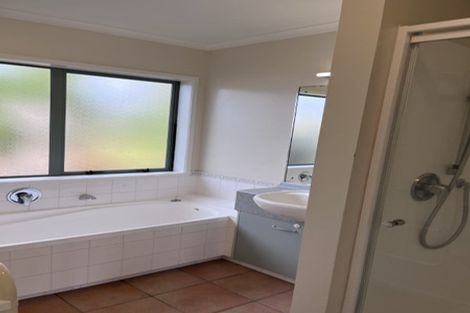Photo of property in 3 Russett Grove, Henderson, Auckland, 0612