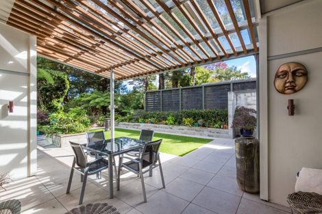 Photo of property in 82 Blue Mountains Road, Pinehaven, Upper Hutt, 5019