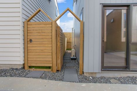 Photo of property in 4/196 Royal Road, Massey, Auckland, 0614