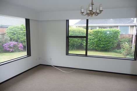 Photo of property in 35 Chipping Lane, Redwood, Christchurch, 8051