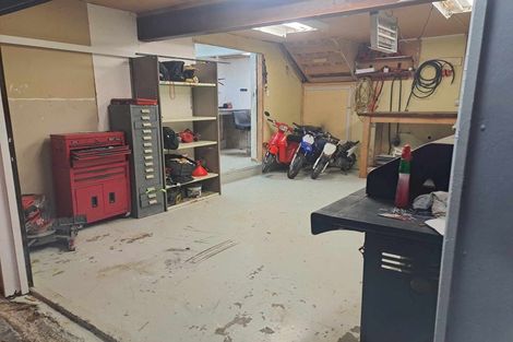 Photo of property in 42 Edgecombe Street, Newlands, Wellington, 6037