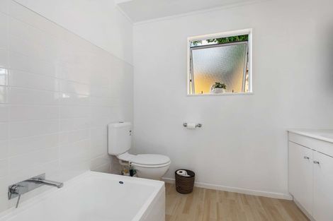 Photo of property in 1/16 Midgley Road, West Harbour, Auckland, 0618