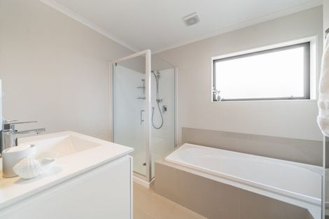 Photo of property in 107 Riverstone Drive, Riverstone Terraces, Upper Hutt, 5018