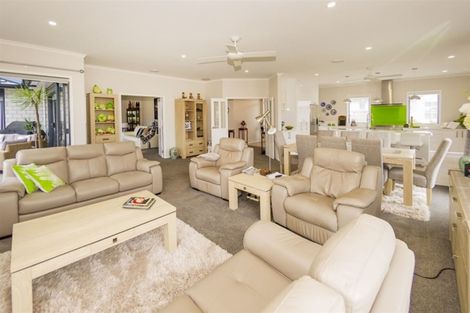 Photo of property in 3 Roseberry Place, Whitianga, 3510