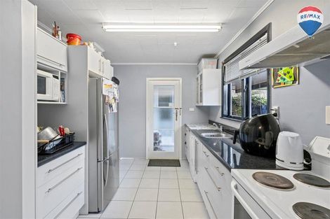 Photo of property in 24 Norana Road, Maoribank, Upper Hutt, 5018