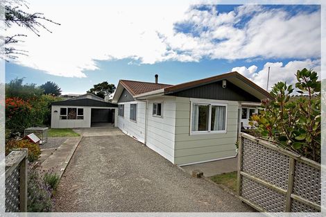 Photo of property in 19 Andrews Street, Foxton Beach, Foxton, 4815