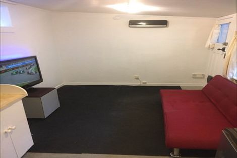 Photo of property in 90 Russell Terrace, Berhampore, Wellington, 6023