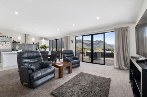 Photo of property in 2 Kereru Crescent, Wanaka, 9305