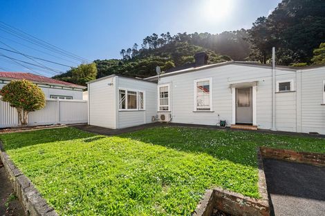 Photo of property in 18-20 Poplar Grove, Thorndon, Wellington, 6011